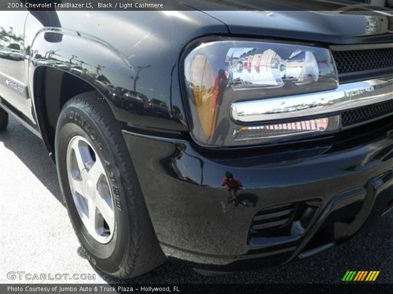 Black / Light Cashmere 2004 Chevrolet TrailBlazer LS