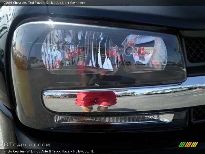 Black / Light Cashmere 2004 Chevrolet TrailBlazer LS