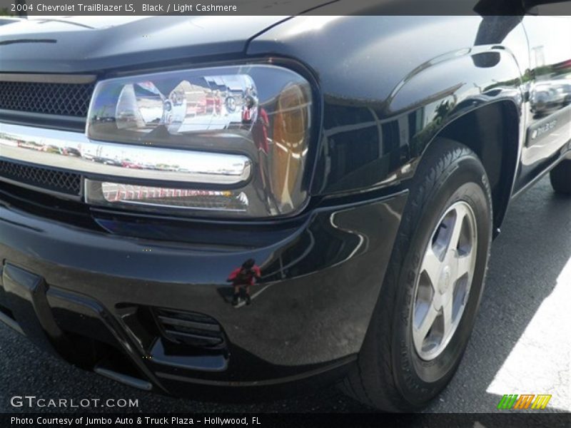 Black / Light Cashmere 2004 Chevrolet TrailBlazer LS