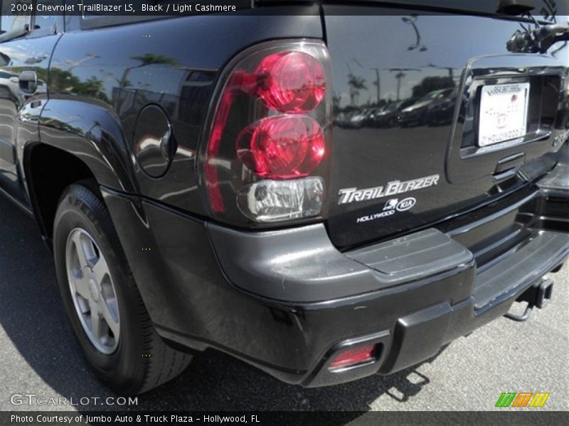Black / Light Cashmere 2004 Chevrolet TrailBlazer LS