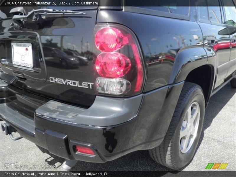Black / Light Cashmere 2004 Chevrolet TrailBlazer LS