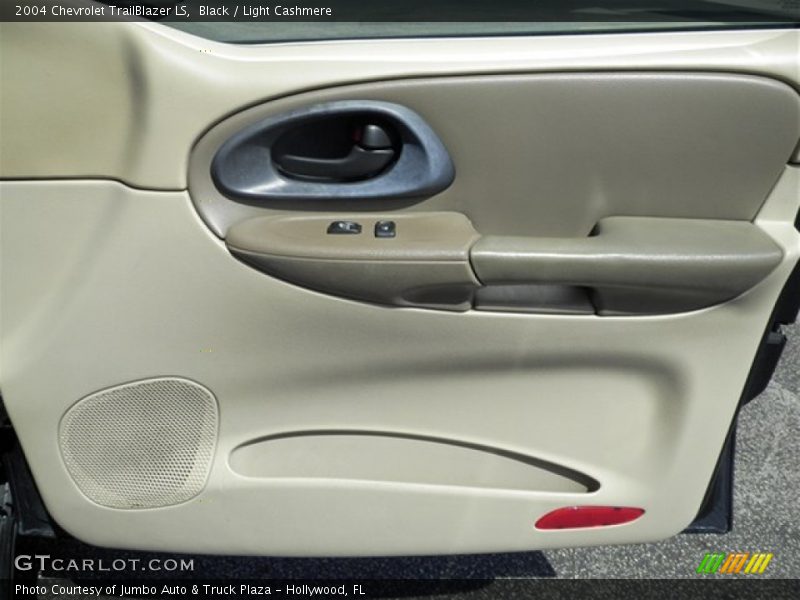 Black / Light Cashmere 2004 Chevrolet TrailBlazer LS
