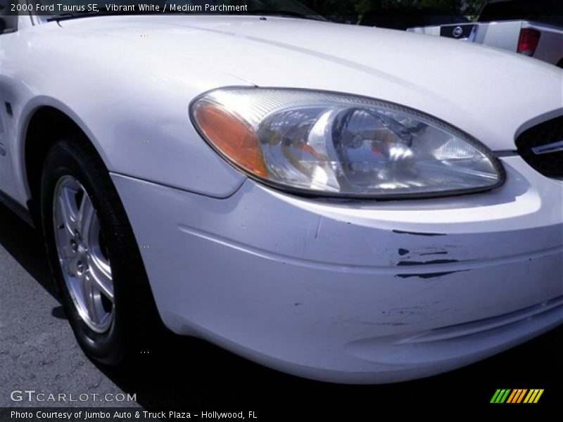 Vibrant White / Medium Parchment 2000 Ford Taurus SE
