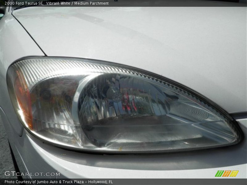 Vibrant White / Medium Parchment 2000 Ford Taurus SE