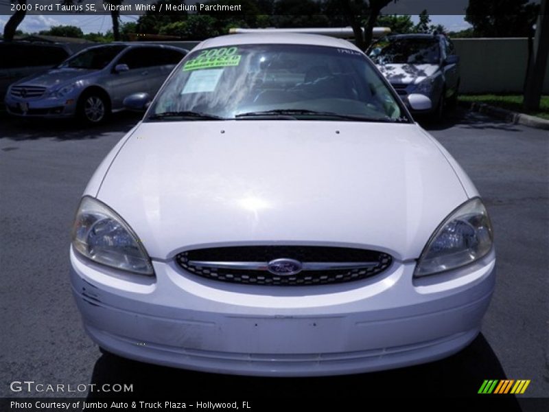 Vibrant White / Medium Parchment 2000 Ford Taurus SE