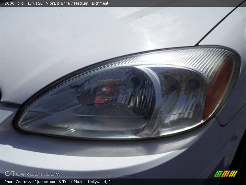 Vibrant White / Medium Parchment 2000 Ford Taurus SE