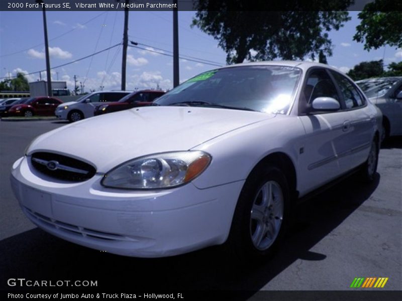 Vibrant White / Medium Parchment 2000 Ford Taurus SE
