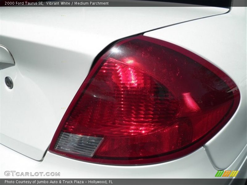 Vibrant White / Medium Parchment 2000 Ford Taurus SE