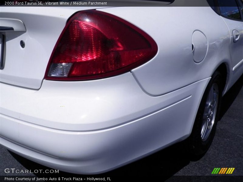 Vibrant White / Medium Parchment 2000 Ford Taurus SE