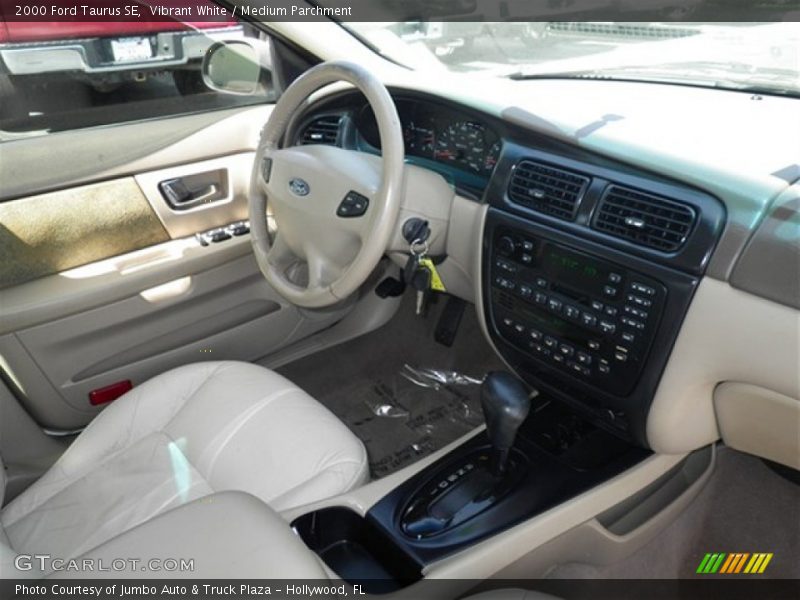 Vibrant White / Medium Parchment 2000 Ford Taurus SE