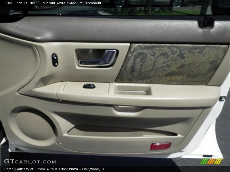 Vibrant White / Medium Parchment 2000 Ford Taurus SE