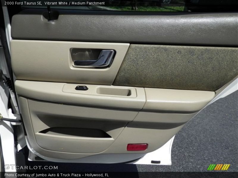 Vibrant White / Medium Parchment 2000 Ford Taurus SE