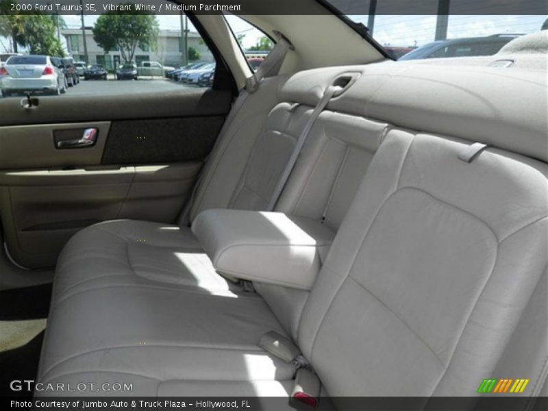 Vibrant White / Medium Parchment 2000 Ford Taurus SE