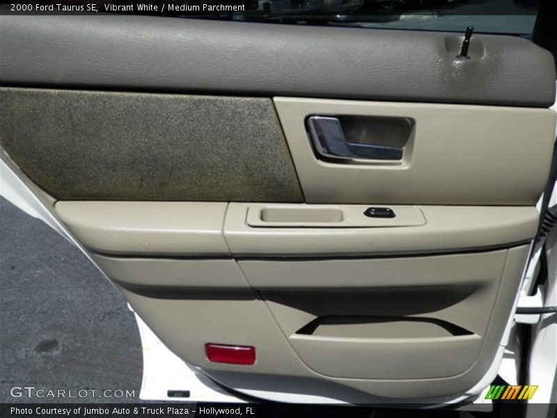 Vibrant White / Medium Parchment 2000 Ford Taurus SE