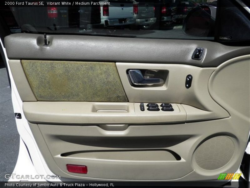 Vibrant White / Medium Parchment 2000 Ford Taurus SE