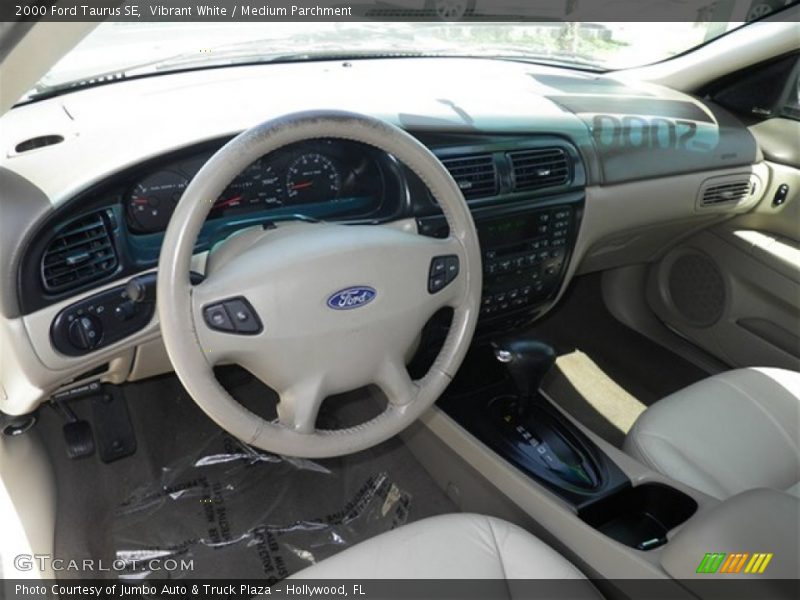 Vibrant White / Medium Parchment 2000 Ford Taurus SE
