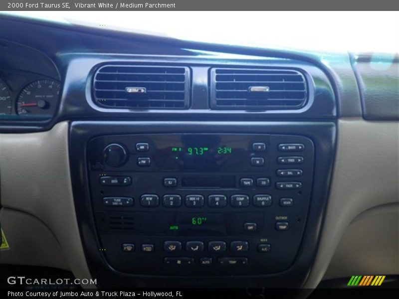 Vibrant White / Medium Parchment 2000 Ford Taurus SE