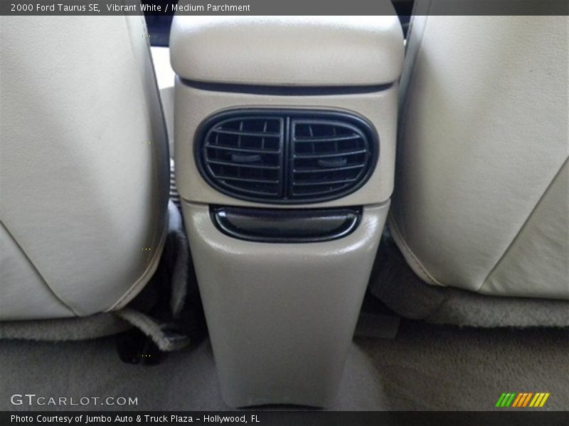 Vibrant White / Medium Parchment 2000 Ford Taurus SE