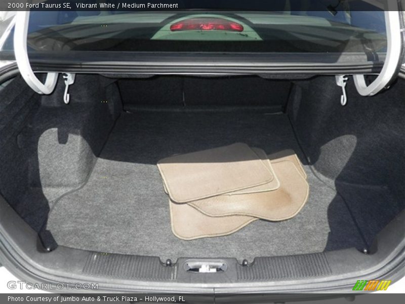 Vibrant White / Medium Parchment 2000 Ford Taurus SE