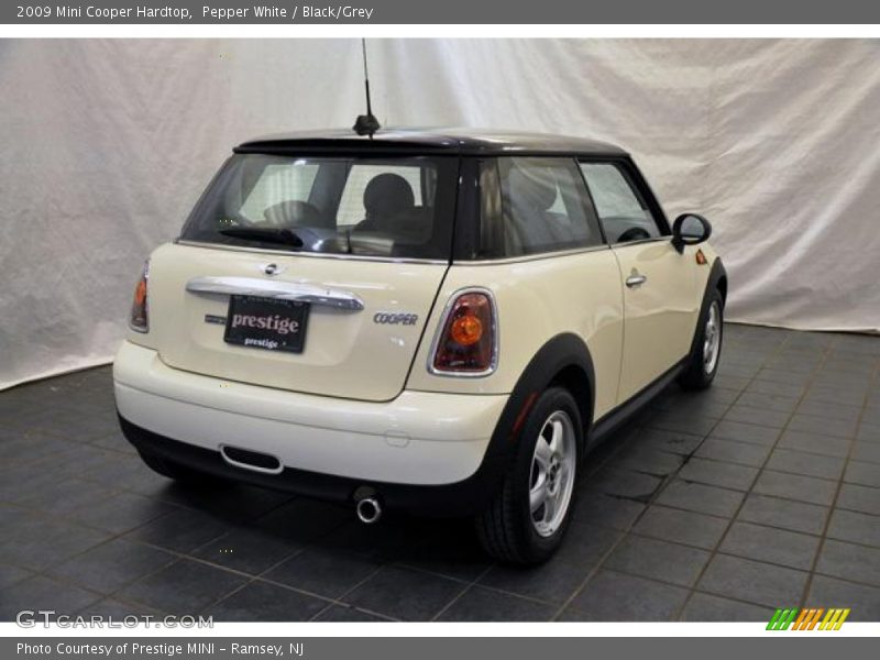 Pepper White / Black/Grey 2009 Mini Cooper Hardtop
