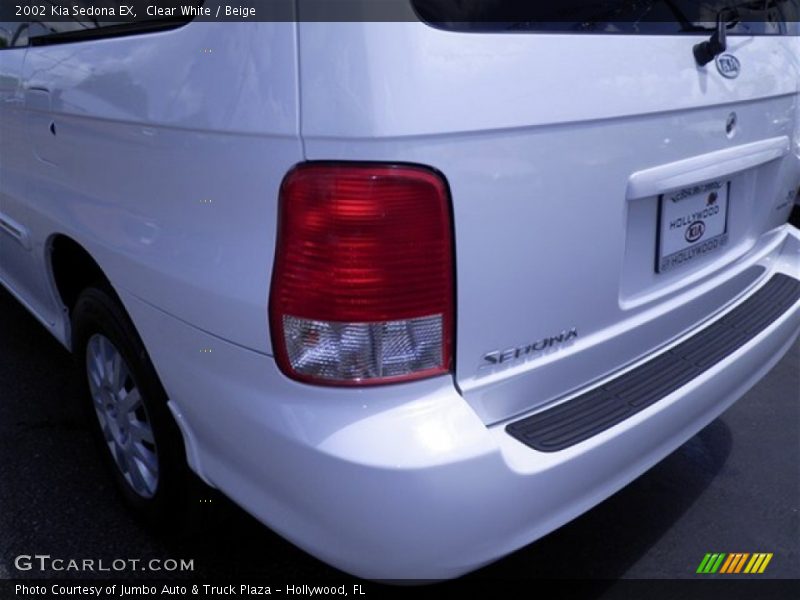 Clear White / Beige 2002 Kia Sedona EX