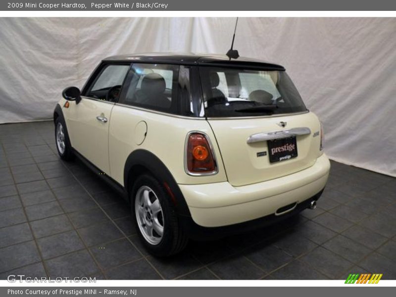 Pepper White / Black/Grey 2009 Mini Cooper Hardtop
