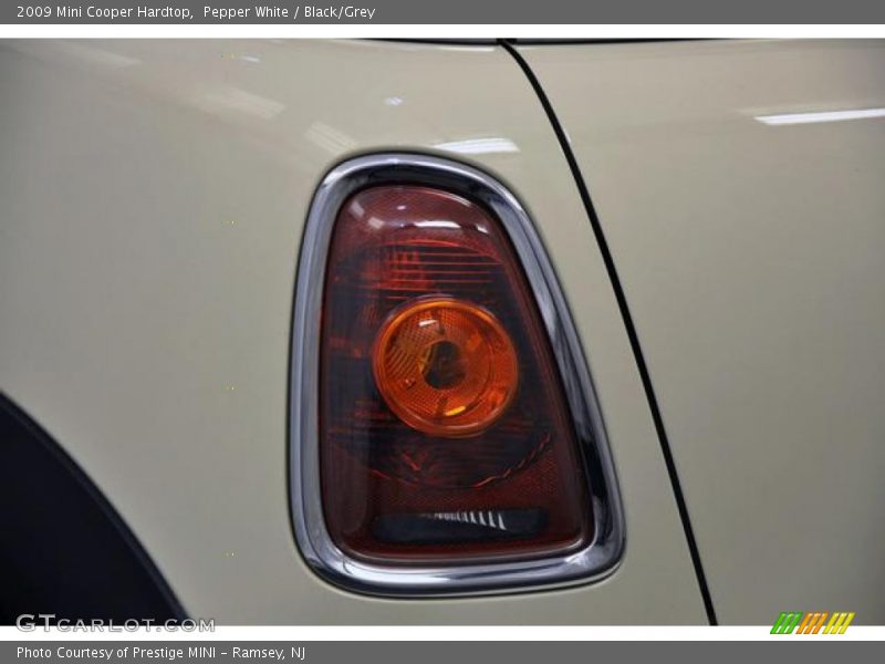 Pepper White / Black/Grey 2009 Mini Cooper Hardtop