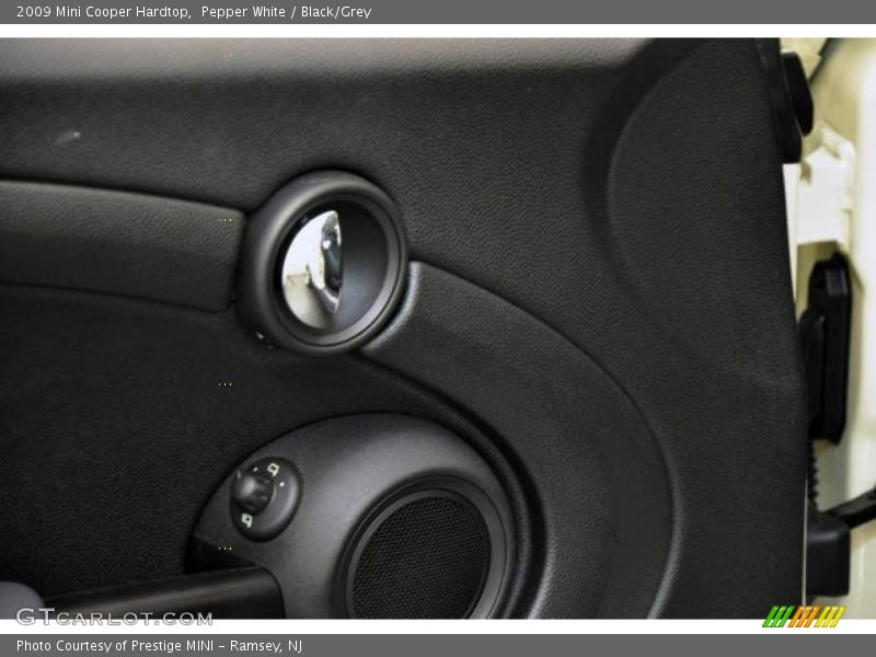 Pepper White / Black/Grey 2009 Mini Cooper Hardtop