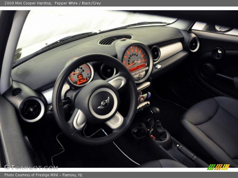 Pepper White / Black/Grey 2009 Mini Cooper Hardtop