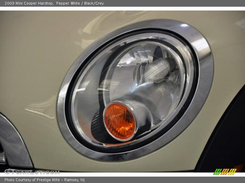 Pepper White / Black/Grey 2009 Mini Cooper Hardtop
