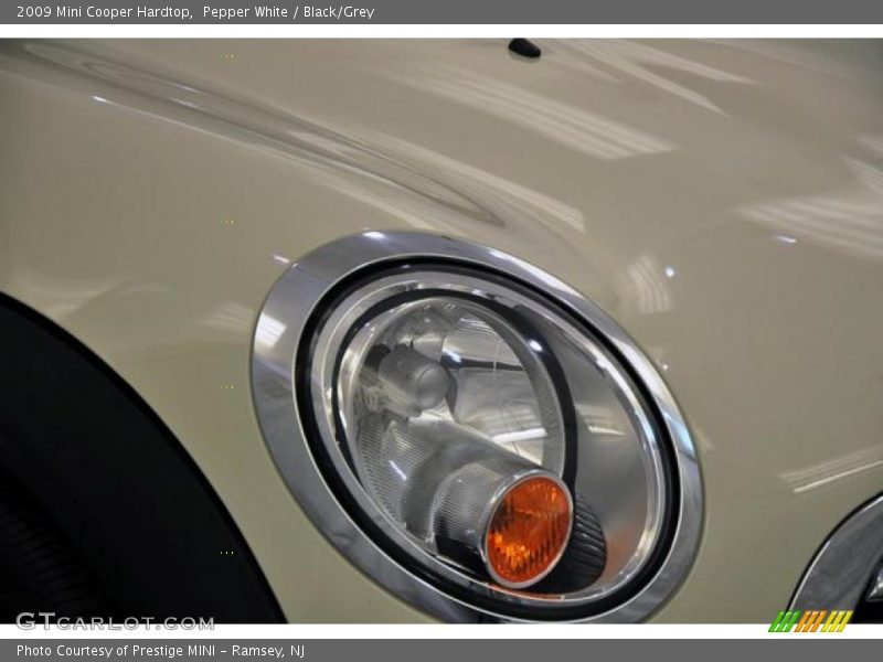 Pepper White / Black/Grey 2009 Mini Cooper Hardtop