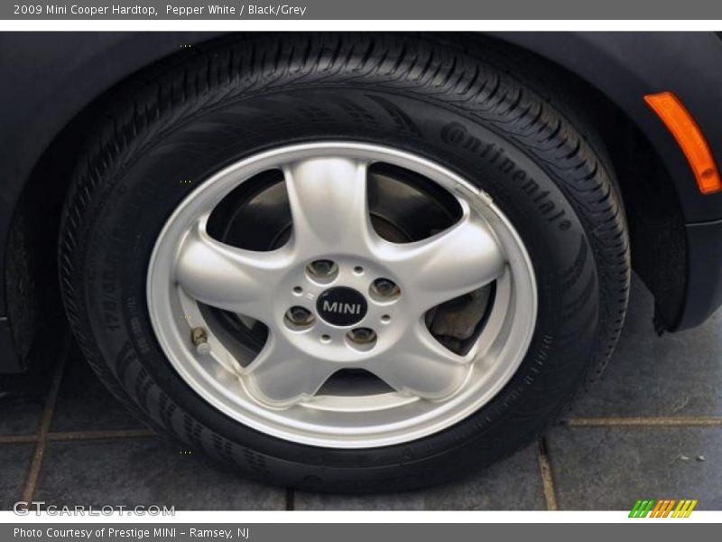 Pepper White / Black/Grey 2009 Mini Cooper Hardtop