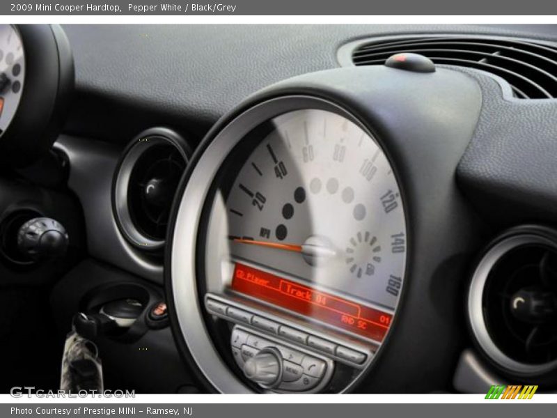 Pepper White / Black/Grey 2009 Mini Cooper Hardtop