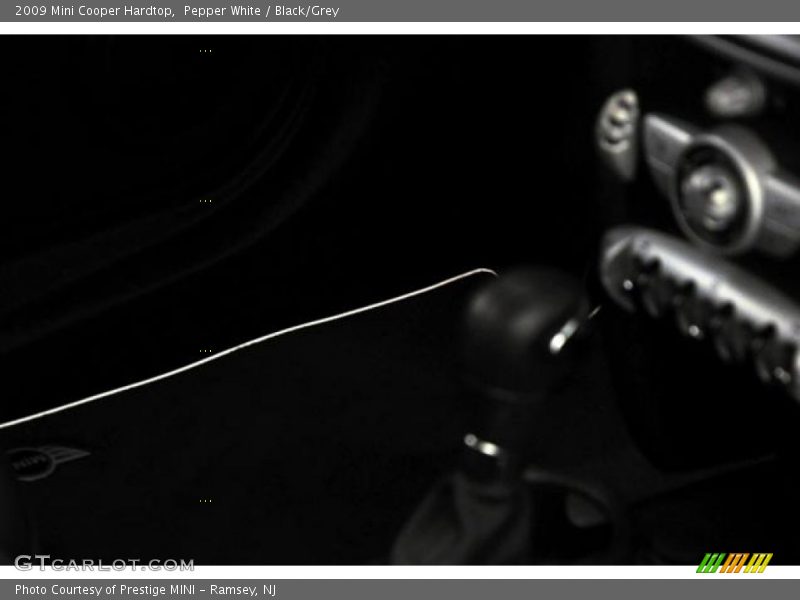 Pepper White / Black/Grey 2009 Mini Cooper Hardtop