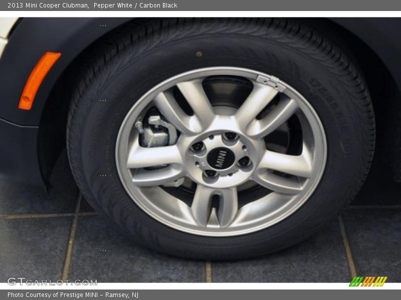 Pepper White / Carbon Black 2013 Mini Cooper Clubman
