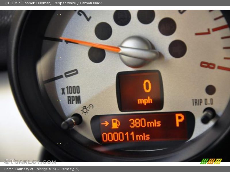 Pepper White / Carbon Black 2013 Mini Cooper Clubman