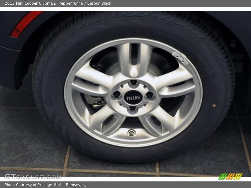 Pepper White / Carbon Black 2013 Mini Cooper Clubman
