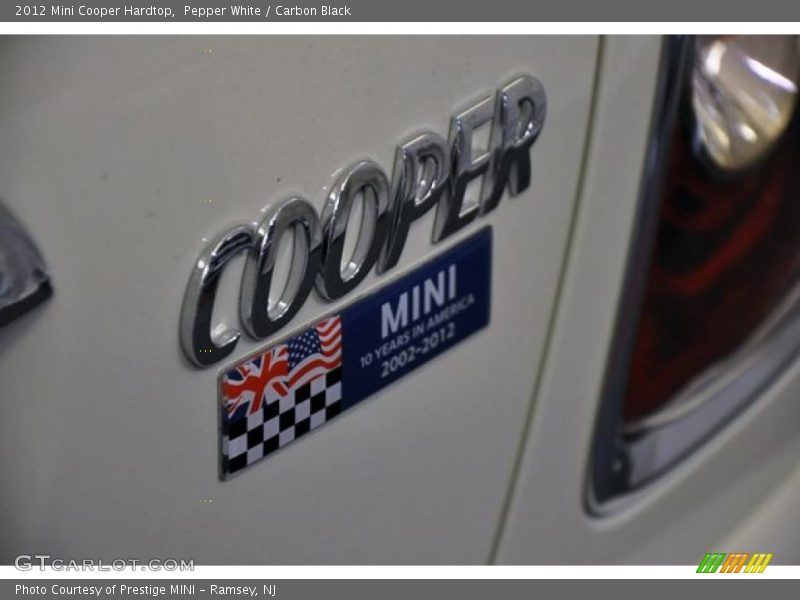 Pepper White / Carbon Black 2012 Mini Cooper Hardtop
