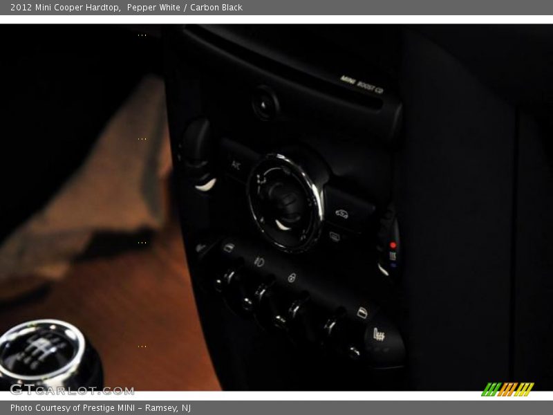 Pepper White / Carbon Black 2012 Mini Cooper Hardtop