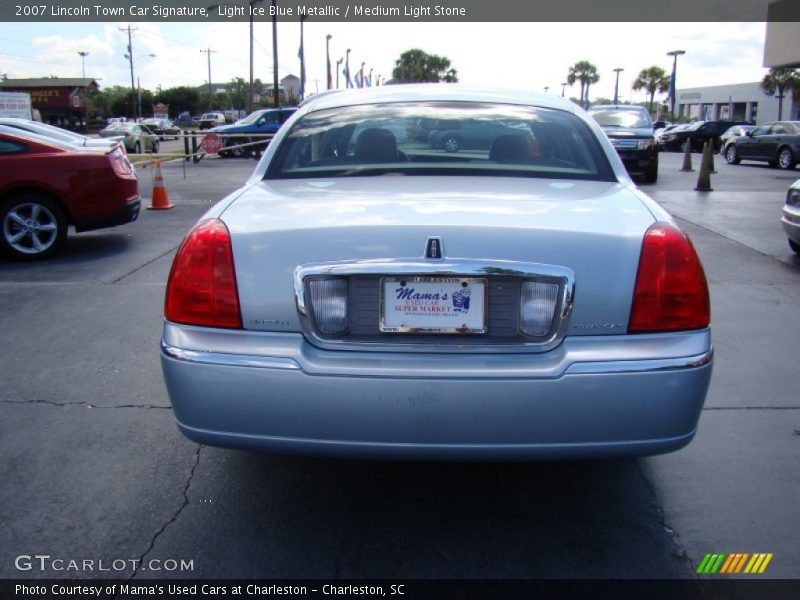 Light Ice Blue Metallic / Medium Light Stone 2007 Lincoln Town Car Signature