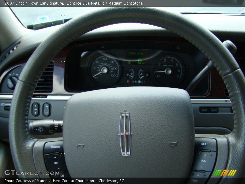  2007 Town Car Signature Steering Wheel