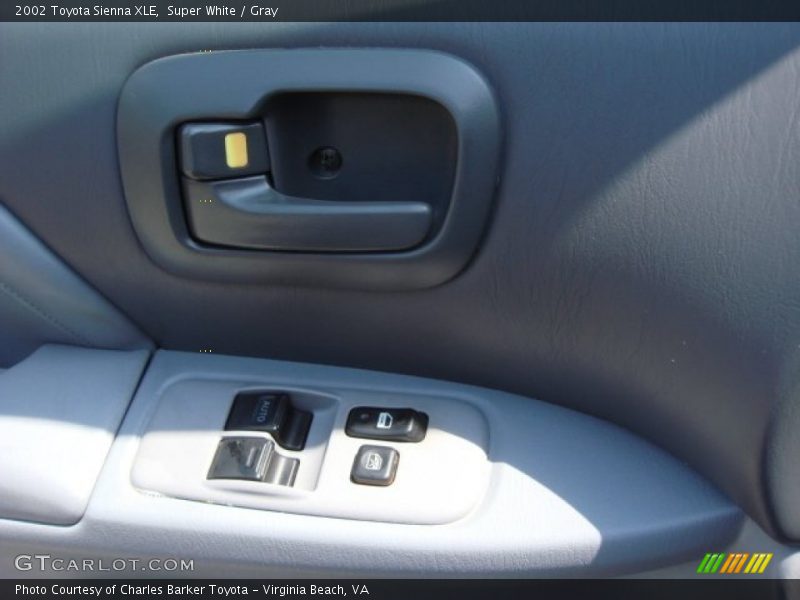 Super White / Gray 2002 Toyota Sienna XLE