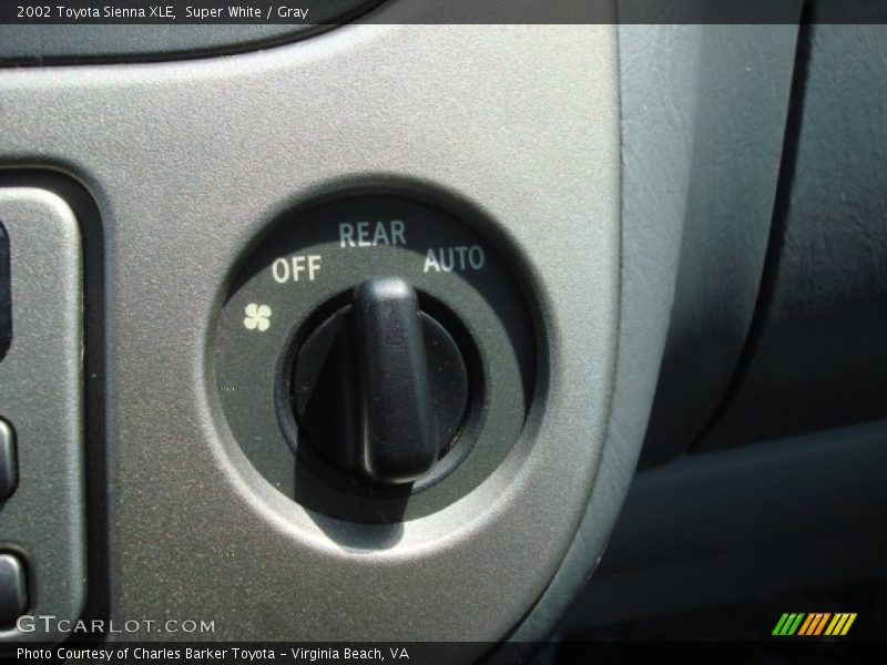 Super White / Gray 2002 Toyota Sienna XLE
