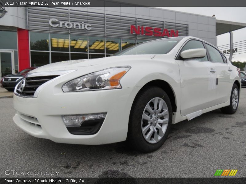 Pearl White / Charcoal 2013 Nissan Altima 2.5