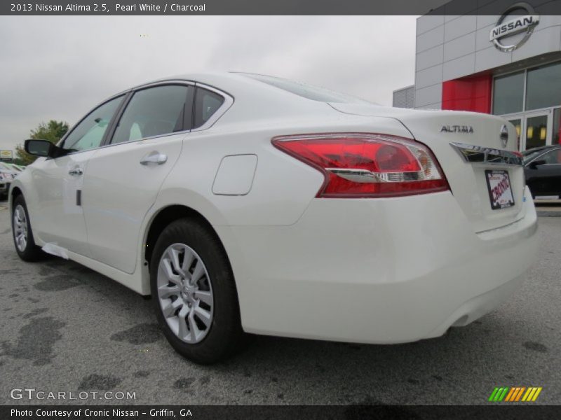 Pearl White / Charcoal 2013 Nissan Altima 2.5