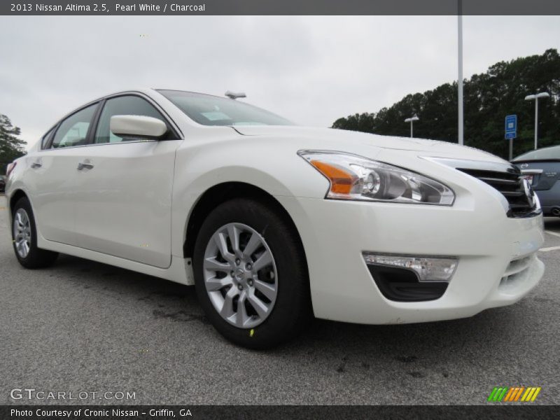 Pearl White / Charcoal 2013 Nissan Altima 2.5