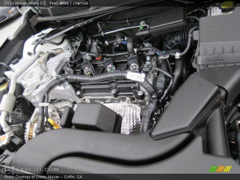 Pearl White / Charcoal 2013 Nissan Altima 2.5