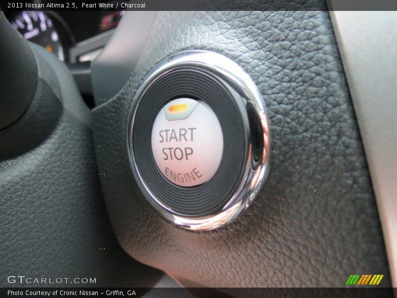 Pearl White / Charcoal 2013 Nissan Altima 2.5