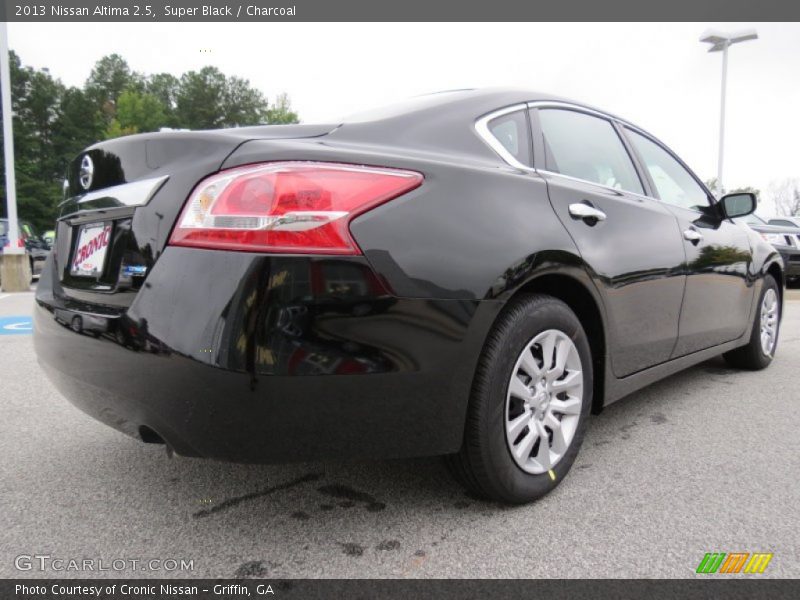 Super Black / Charcoal 2013 Nissan Altima 2.5