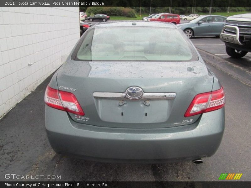 Aloe Green Metallic / Bisque 2011 Toyota Camry XLE